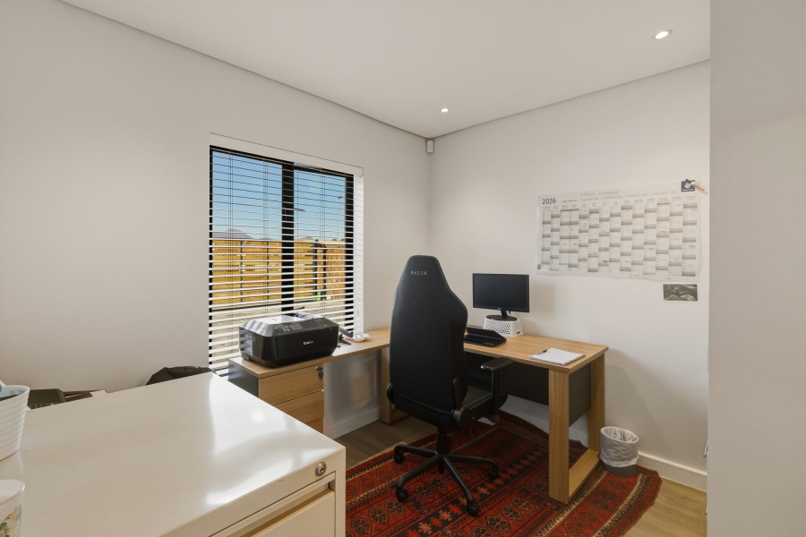 4 Bedroom Property for Sale in Somerset Ridge Western Cape